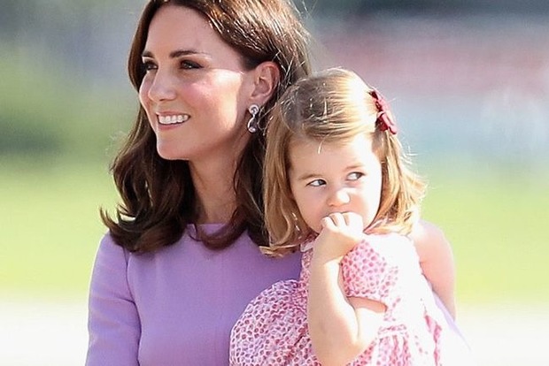 Принцессе Шарлотте 3 года: рост королевской любимицы в фотографиях