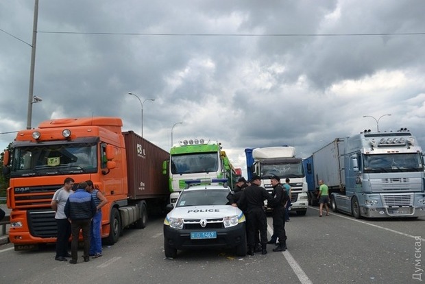 Дальнобойщики разблокировали трассу «Одесса - Киев»