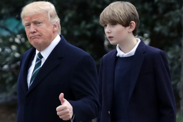 Сын Трампа показал Белый дом одноклассникам