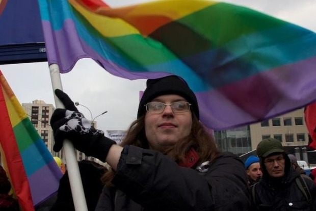 Известного российского ЛГБТ-активиста Серое Фиолетовое не поняли в ДНР и выдворили в Россию