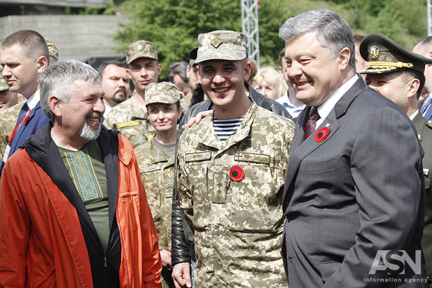 Порошенко дал допуск иностранным военным на учения в Украине