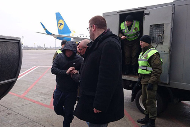 Полиция Украины передала Франции «короля мошенников»