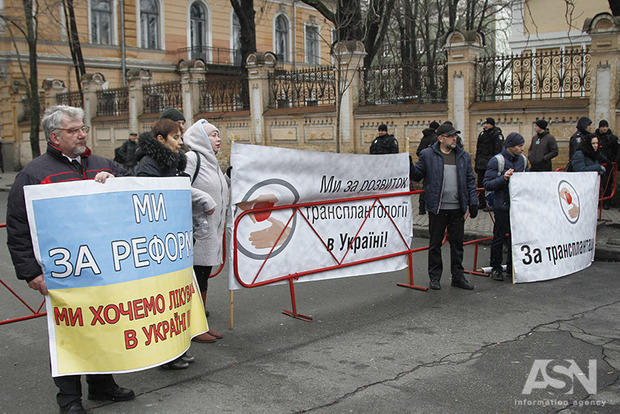 Родичі онкохворих просять дозволити пересадку органів в Україні