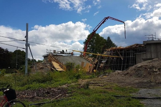 В Швеции обрушился железнодорожный мост, есть пострадавшие