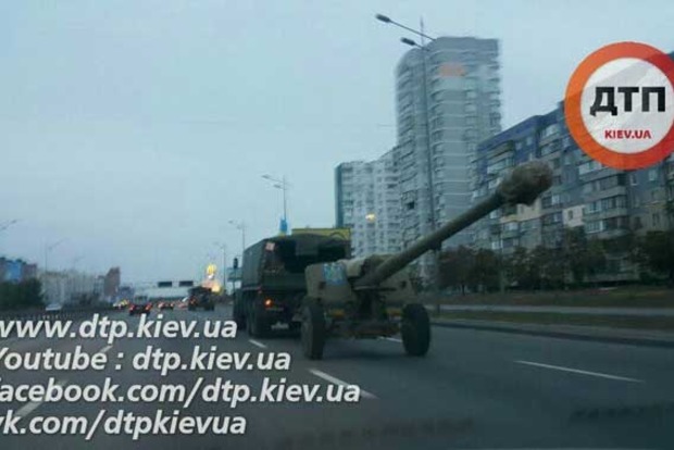 По Киеву прошла «тяжелая» колонна ВСУ