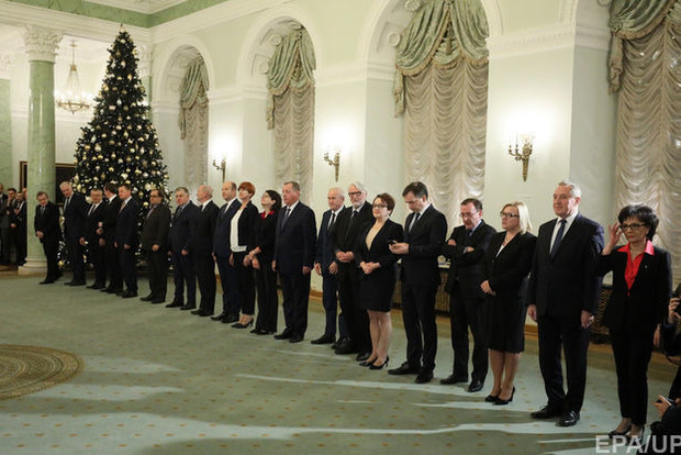 Дев'ятьох польських міністрів відправлено у відставку