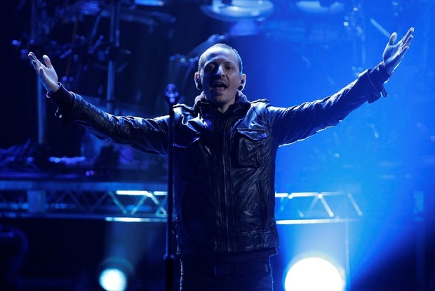Полиция сообщила детали самоубийства вокалиста Linkin Park  