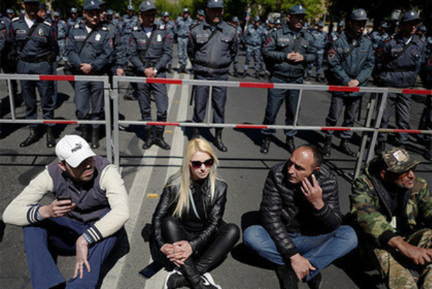 Протесты в Армении: активисты блокируют первое заседание правительства
