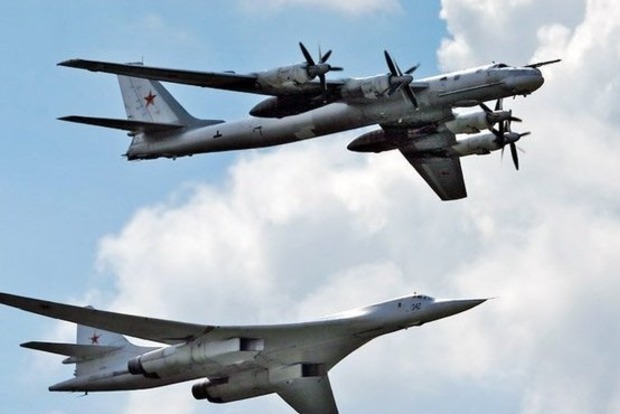 Над анексованим Кримом знову помічено російські бомбардувальники