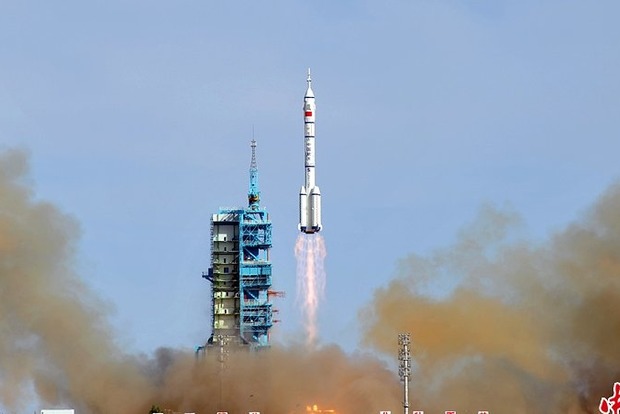 Китай отправил на орбиту космический корабль «Шэньчжоу-11»