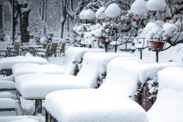 Снігопад залишив без світла 170 населених пунктів в шести областях