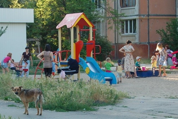 На детской площадке мужчина показывал гениталии девочкам. Фото извращенца