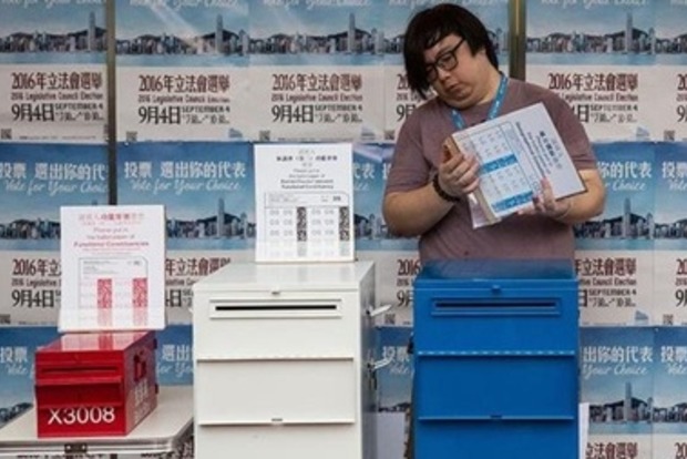 В Гонконге в воскресенье проходят парламентские выборы 
