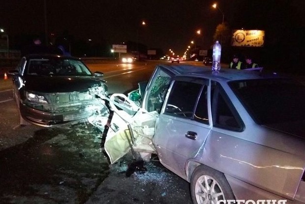 У Києві п'яний водій знищив чужу машину