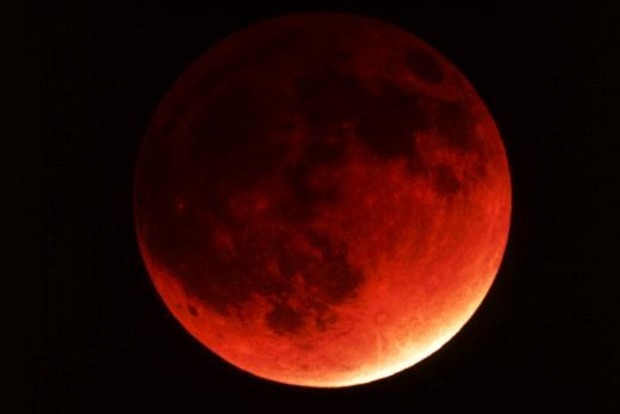 Астрологи рассказали, чего не стоит делать в кровавую луну
