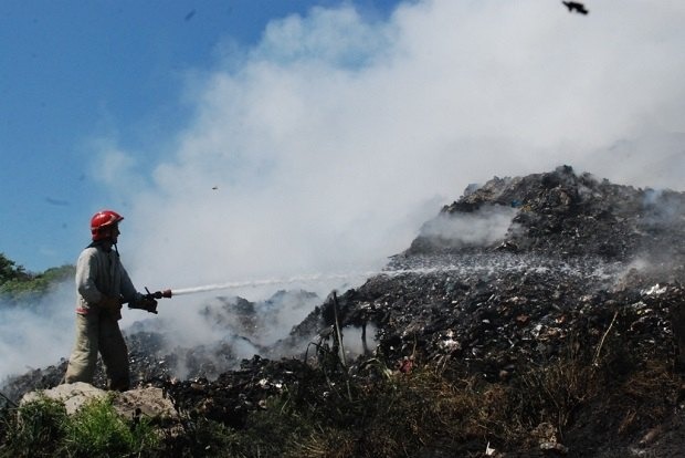 Пожежа на Грибовицькому сміттєзвалищі: прокуратура повідомила про підозру трьом чиновникам
