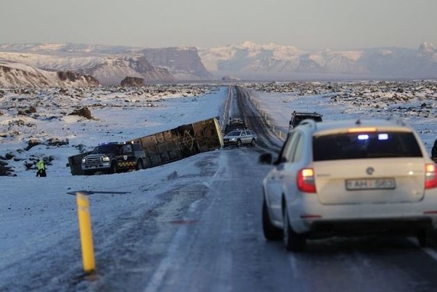 Туристический автобус попал в смертельное ДТП в Исландии