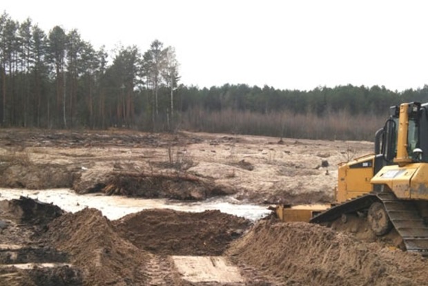 Полиция заявляет о стабилизации ситуации с незаконной добычей янтаря в Ровенской области