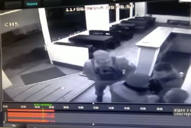 В Житомире полицейские устроили драку со стрельбой в стриптиз-баре 