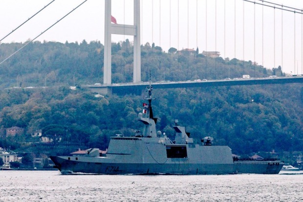 Ракетный фрегат ВМС Франции Guepratte вошел в Черное море