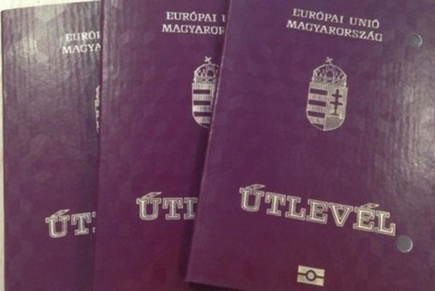 «Миротворец» начал вносить в «чистилище» украинцев с паспортами Венгрии
