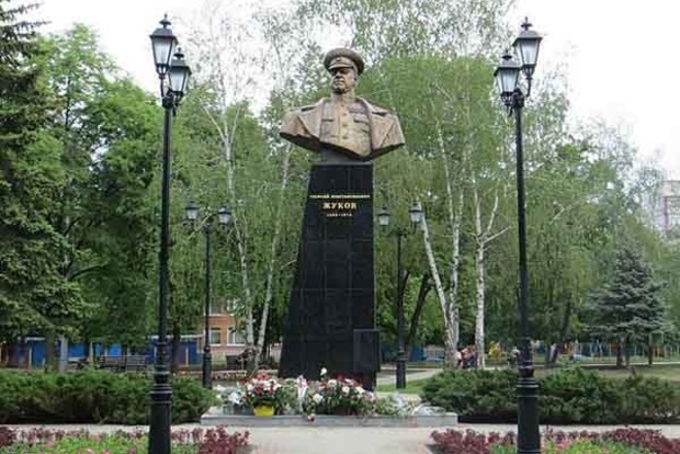 В Харькове пытались разрушить бюст маршала СССР Жукова