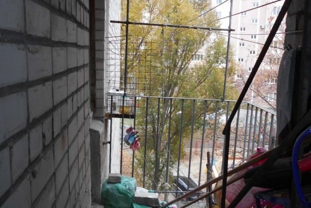 В Харькове благополучная школьница повесилась на балконе дома