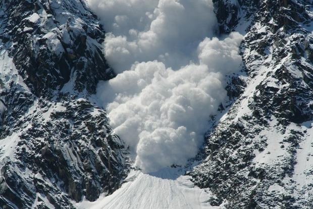 У горах України зберігається підвищена небезпека сходу лавин