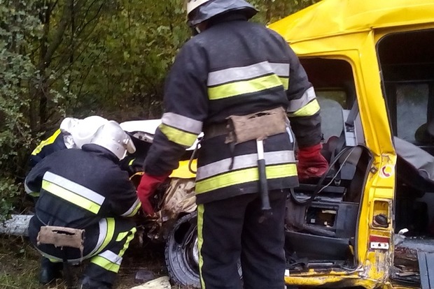 У Хмельницькій області мікроавтобус зіткнувся з вантажівкою: четверо загиблих, 11 постраждалих