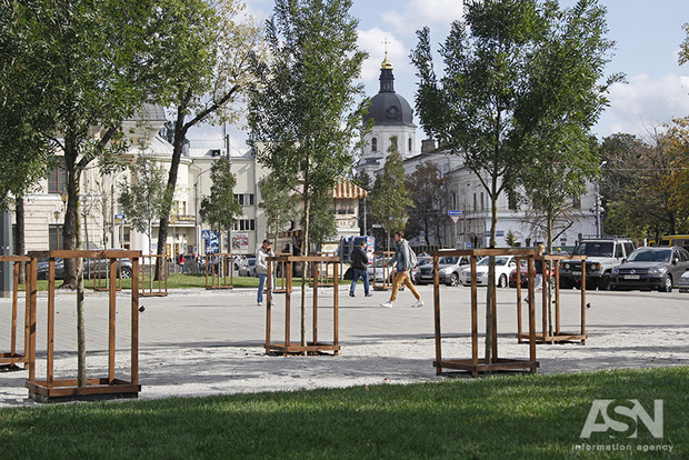 Первый парк вместо МАФов открыли в Киеве на Контрактовой площади