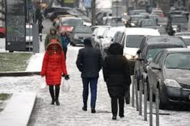 Ожеледь і сніг. Синоптики дали прогноз погоди в Україні