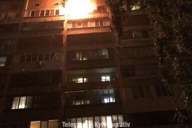 Сильный пожар в Киеве: Квартира на 9 этаже выгорела полностью 