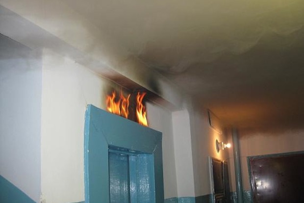 В Одессе загорелся лифт с женщиной внутри
