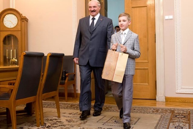 Лукашенко з синами другий тиждень перебуває в ОАЕ з «робочим візитом»