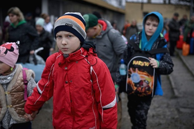 Оккупанты заставляют школьников учиться по программе РФ и оформляют усыновление украинских детей вопреки международному гуманитарному праву