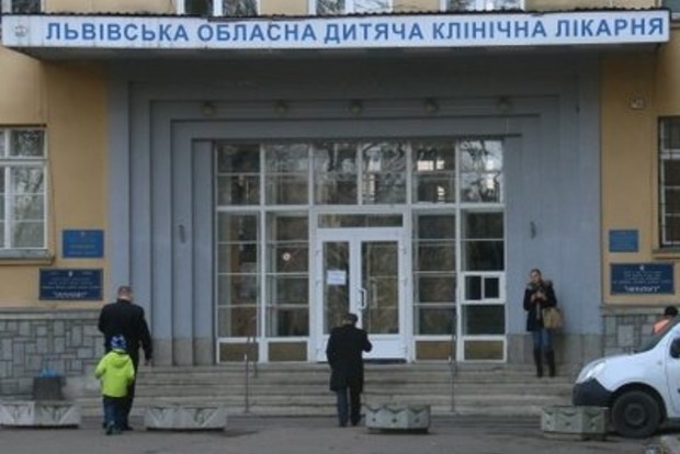 Пил на работе: Из Львовской детской больницы Охматдет уволили врача
