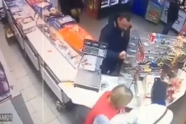 Украинцы не верят, что ограбившего магазин сына нардепа накажут