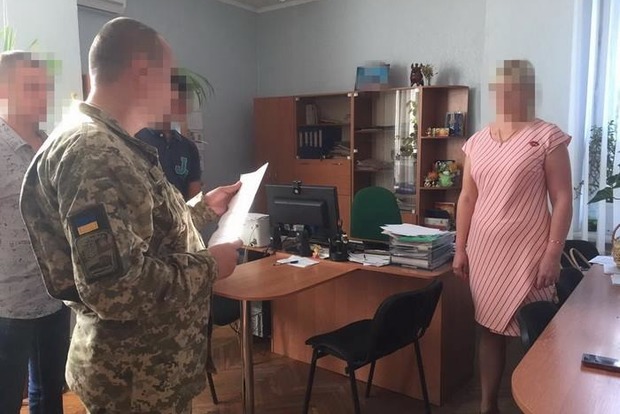 Вице-мэр Первомайска задержана на получении взятки в 25 тысяч гривен