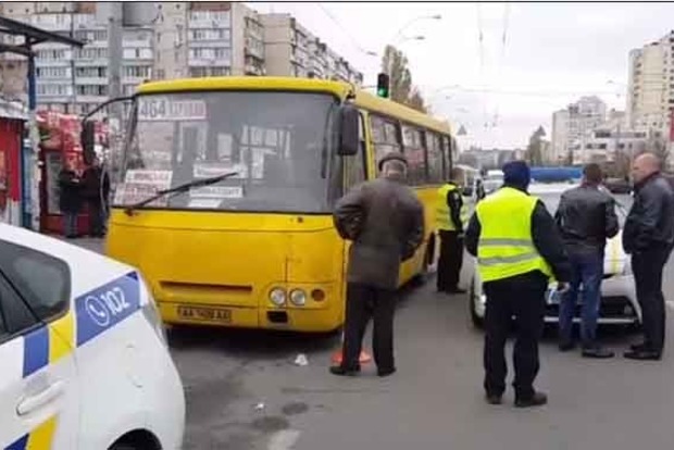 Наезд автобуса на людей в Киеве. Погибла супружеская пара