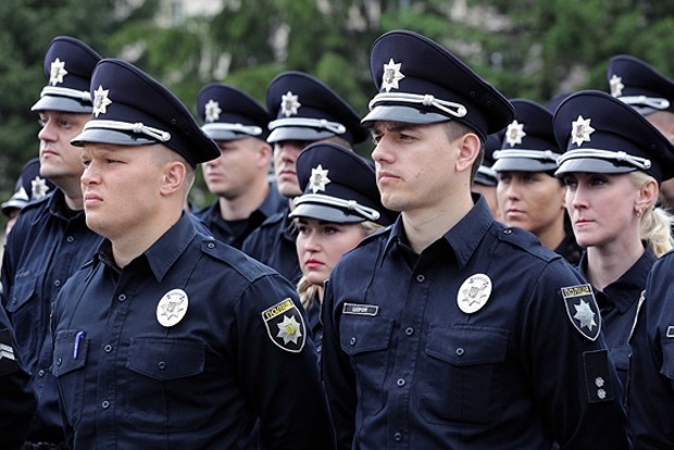 У Києві під Радою протестують вчителі, стягнуто 1300 поліцейських і нацгвардійців