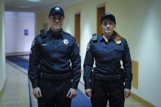 800 киевских полицейских получили погоны