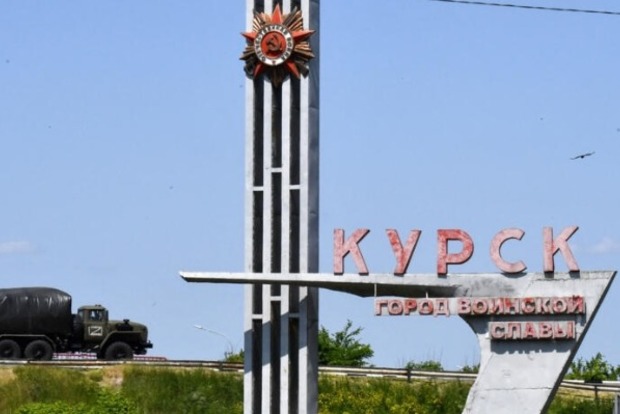 В Курске сообщили о новой атаке беспилотника, который сбросил взрывное устройство на электроподстанцию.