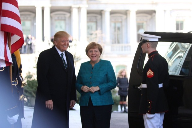 Дональд Трамп и Ангела Меркель обсудили ситуацию на Донбассе‍