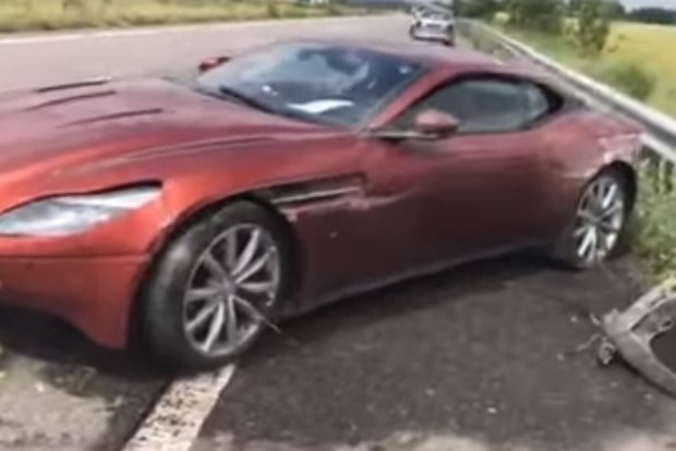 Днепрянин бросил на трассе Aston Martin за 7 млн грн и умчался в аэропорт