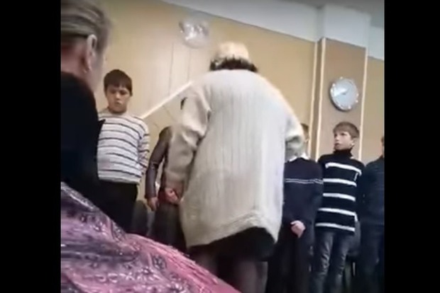 Директор центра на Днепропетровщине била и таскала за волосы подростка-сироту