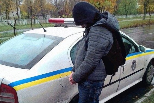 В Луганской области сын пытался помирить мать с отцом, угрожая ей ножом