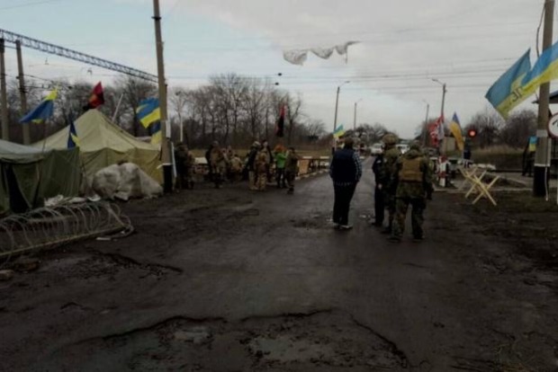Первый этап блокады Донбасса завершен:  требования блокадников не выполнены - активист
