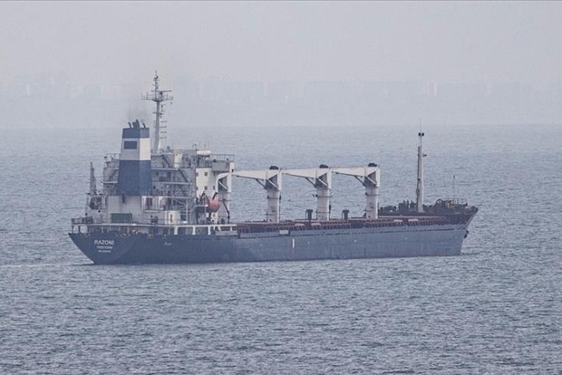 Перше судно з українським зерном вийшло із порту Одеси