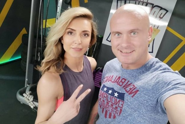 Боксер Узелков развелся с женой фитнес-тренером