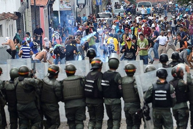 Антиправительственные протесты в Венесуэле: Пострадали еще 20 человек